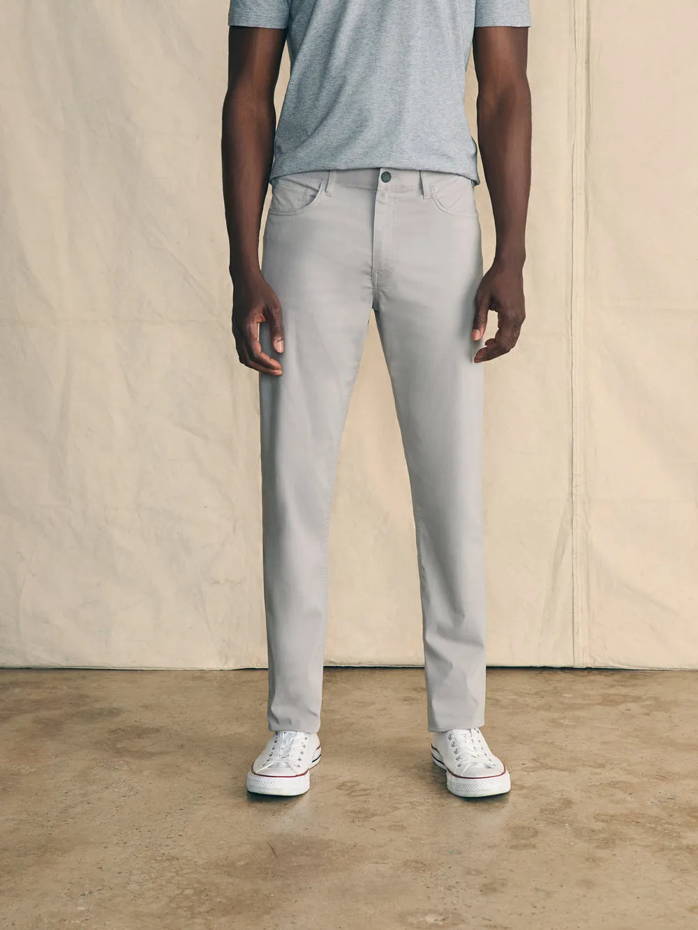 Faherty Movement 5-Pocket Pant in Fossil