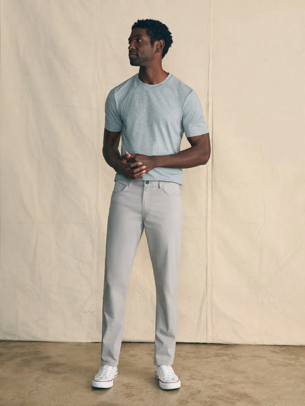 Faherty Movement 5-Pocket Pant in Fossil