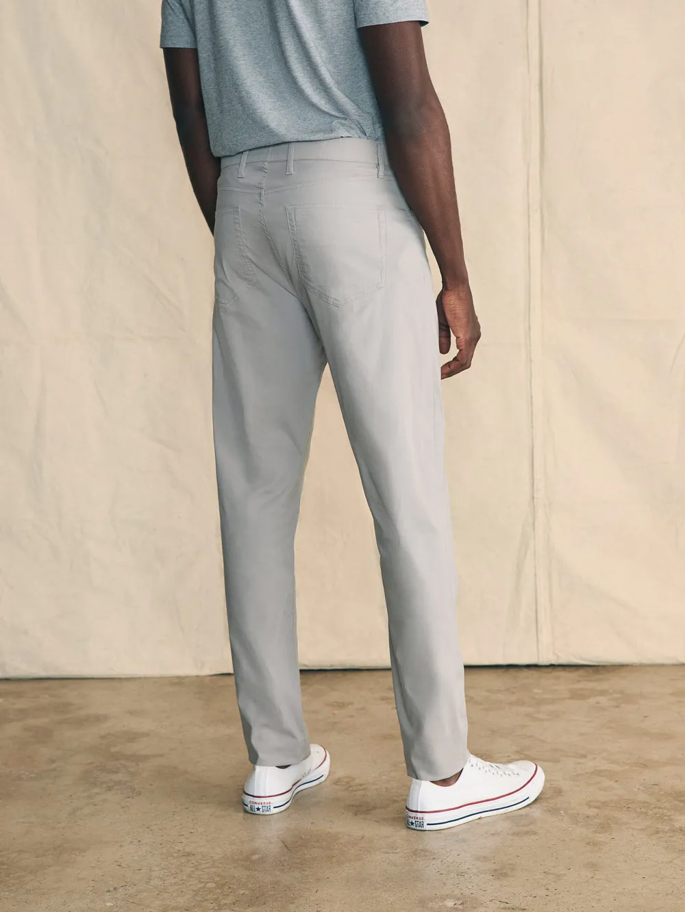 Faherty Movement 5-Pocket Pant in Fossil